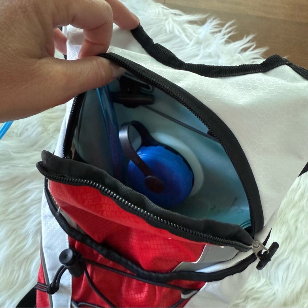 Water Buffalo 2L Hydration Pack Red & White Backpack Day Bladder Bag Unisex Hike - Picture 6 of 8